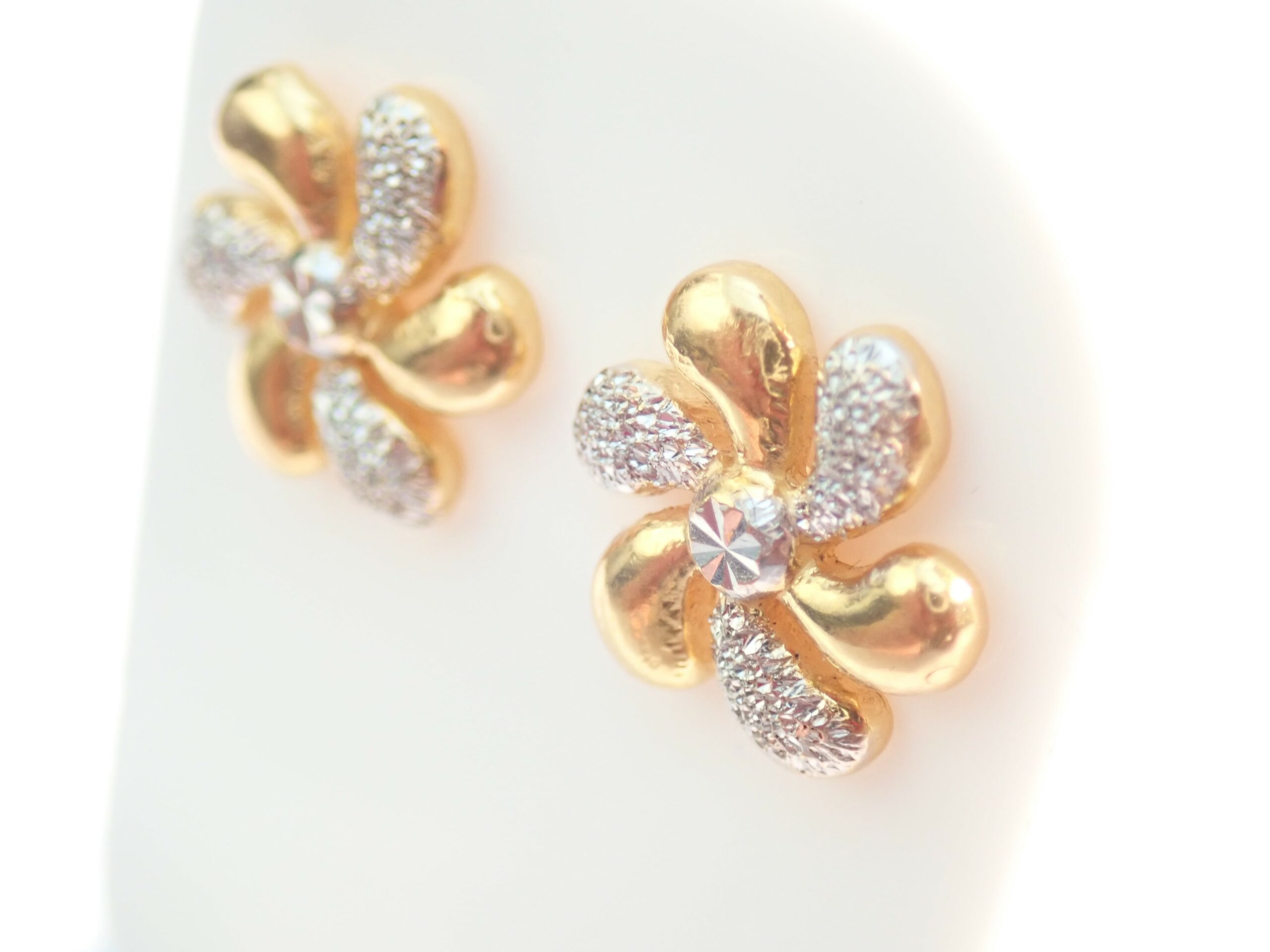 Senco Gold 22k (916) Yellow Gold Stud Earrings For Womens : Amazon.in:  Fashion