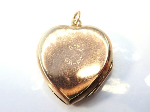 9k Gold Diamond Pattern Locket Sweetheart Pendant -3.85 grams #75