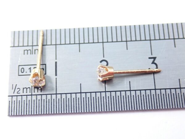 9ct Gold Cubic Zirconia Solid Gold Stud Earrings 0.50 grams