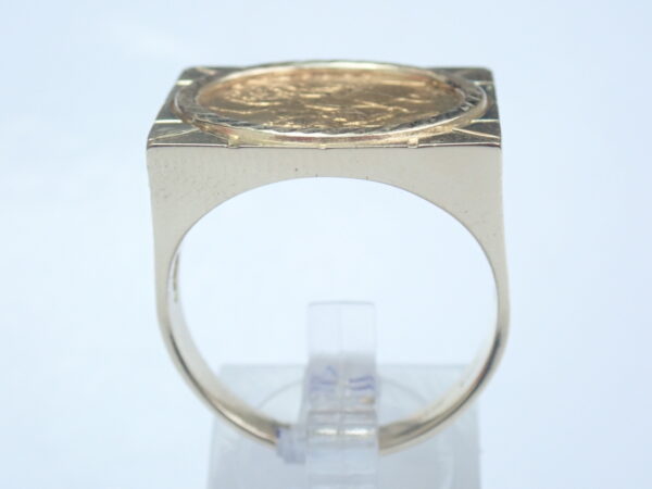 Sovereign Mount 9ct Gold Clubs Square Top Ring