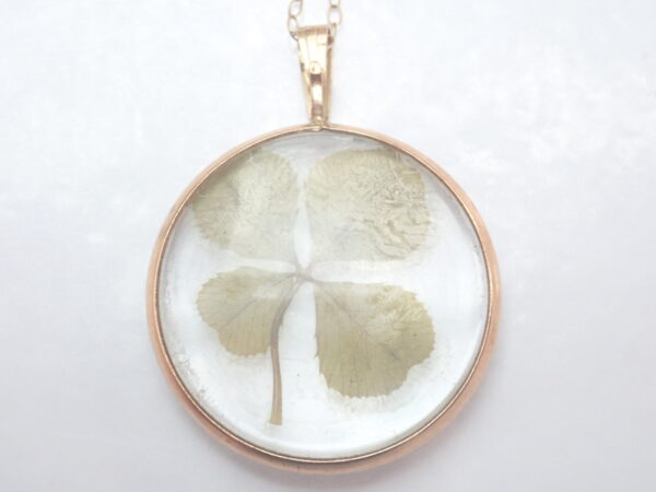 Lucky four leaf Clover Pendant 375 Gold 18 inch chain- 3.5 gms
