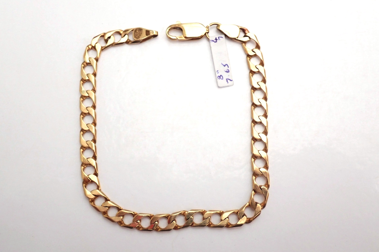 9ct Gold Curb Bracelet 8 inches 7.65 grams