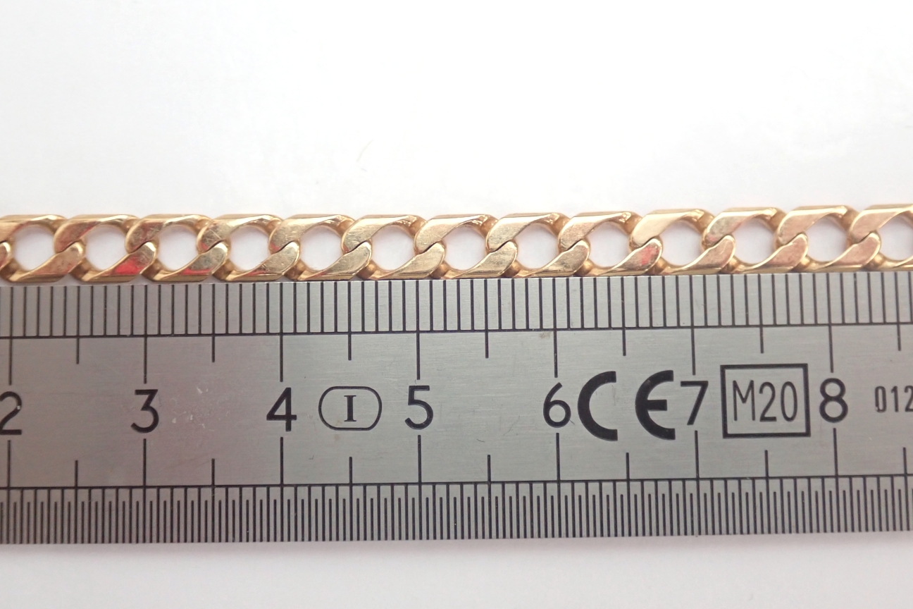 9ct Gold Curb Bracelet 8 inches 7.65 grams