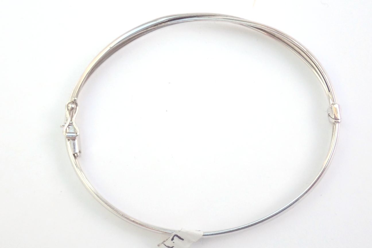9ct White Gold Crossover Hinged bangle 4.7gms