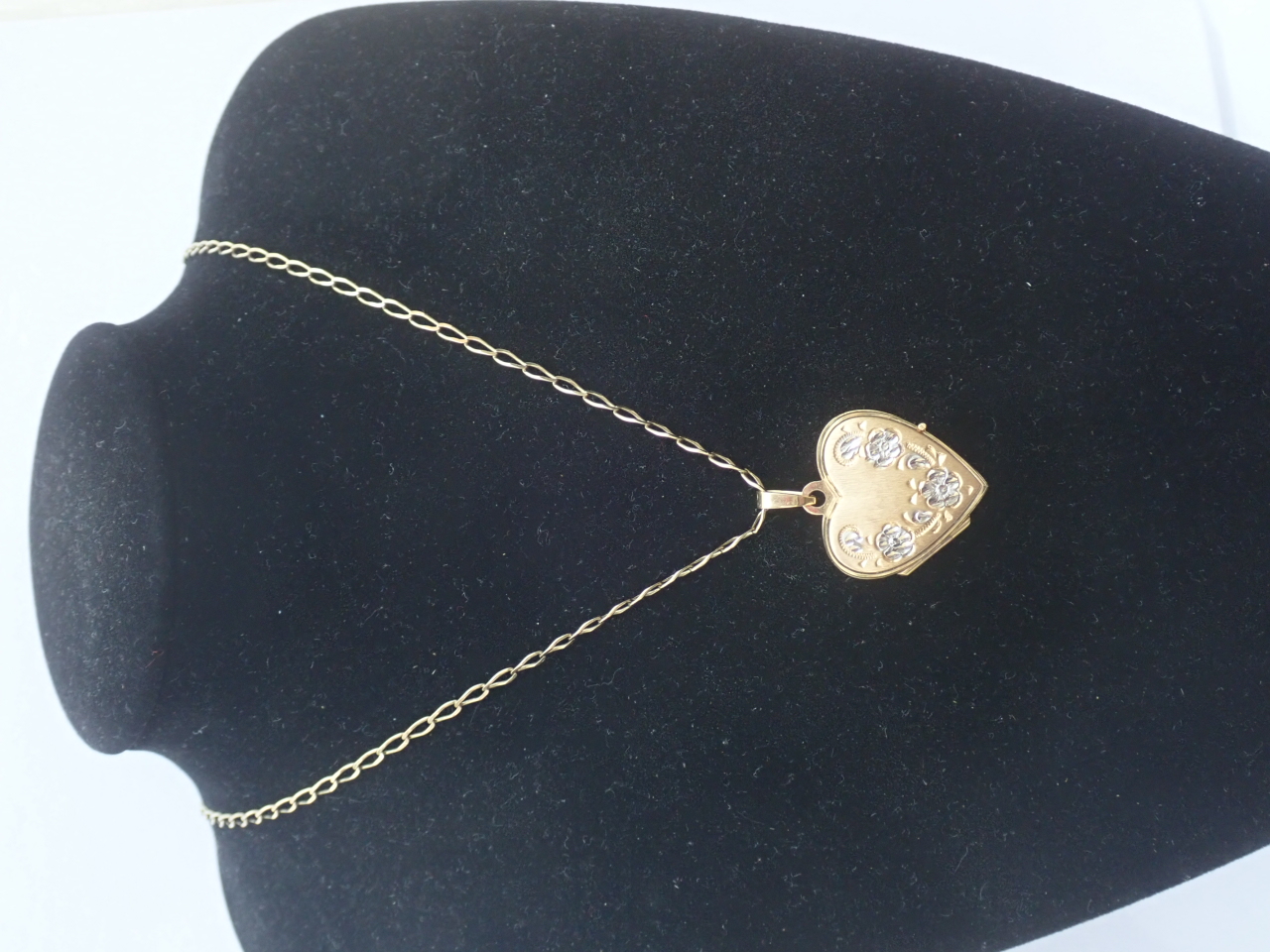 Floral Locket Sweetheart 9k Gold Pendant 20 inch chain- 4.23grams