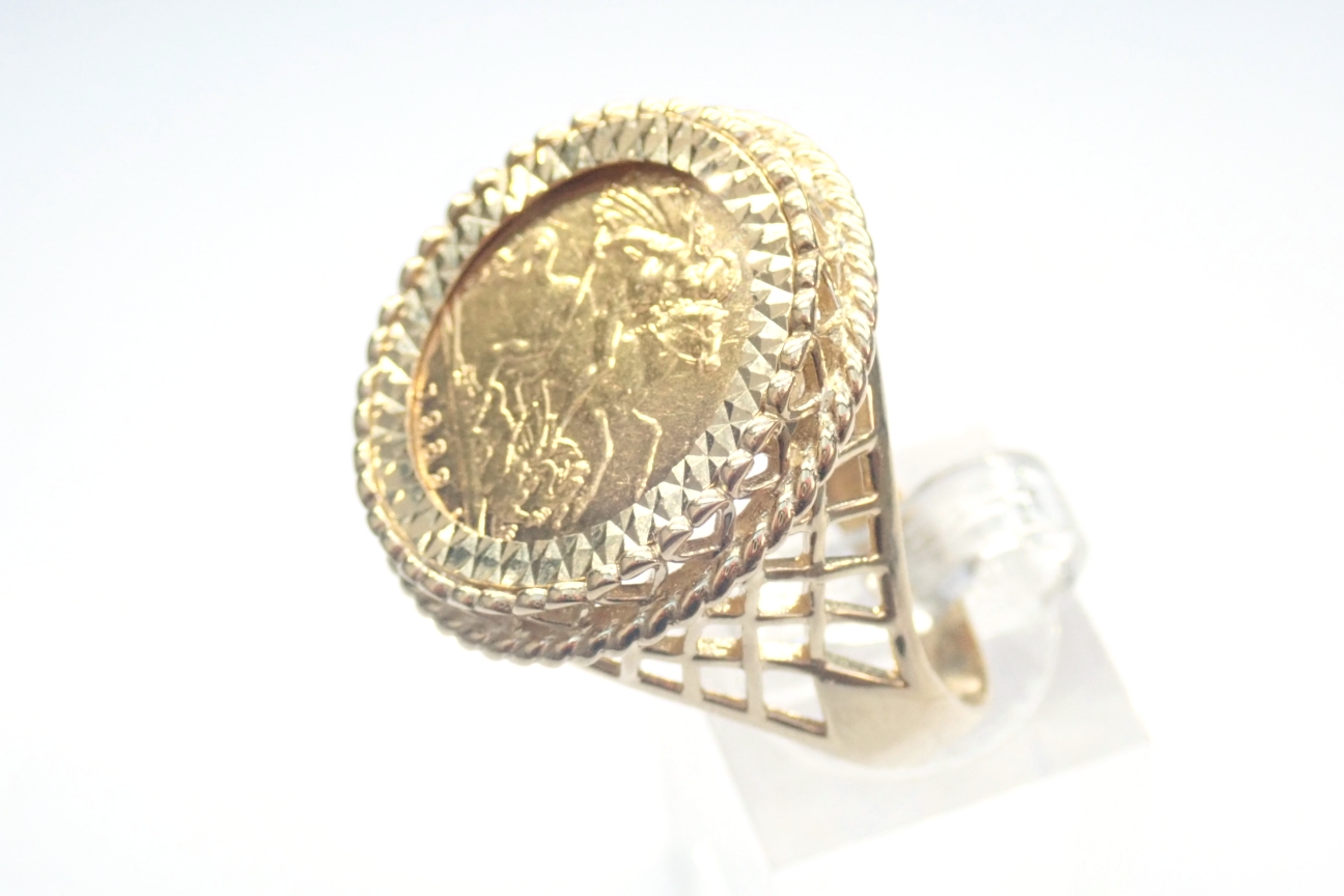 22ct Gold Sovereign Ring - Solid 9ct Gold Rope Edged Basket mount