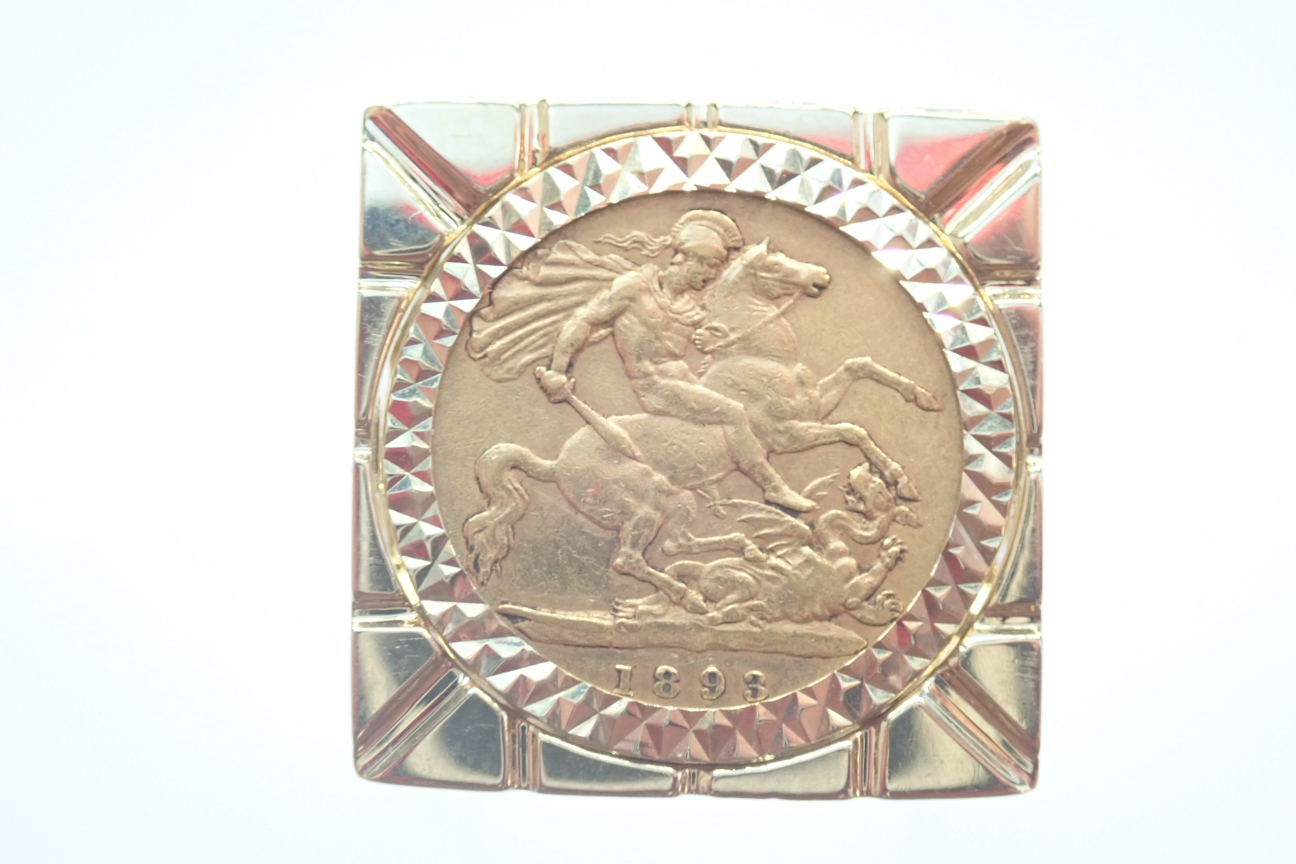 1893 Half Sovereign Mount 9ct Gold Clubs Square Top Ring