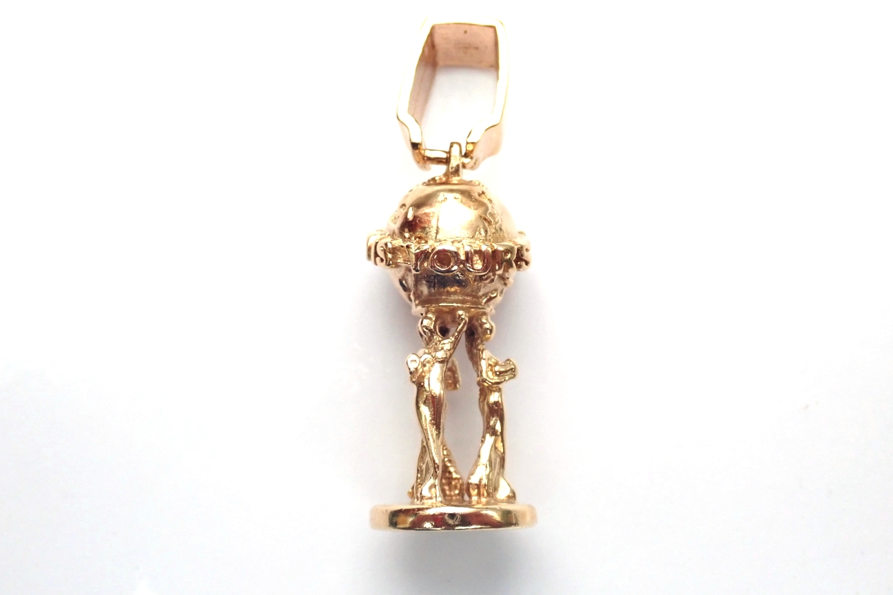 The World is Yours 9ct Gold Pendant - 28 grams