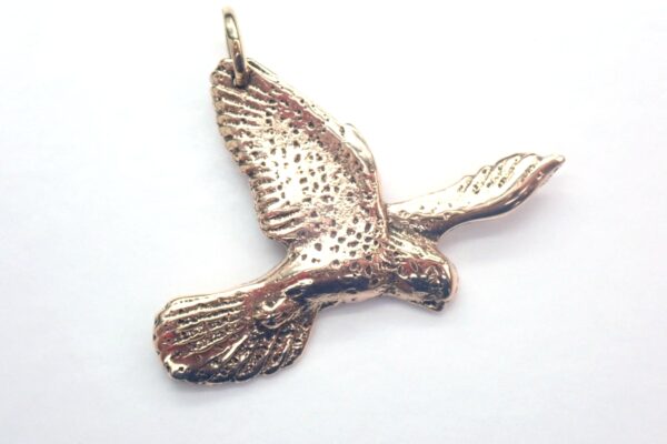 Gold Hovering Kestrel Bird Pendant 375 9ct Gold 5.1 grams #82