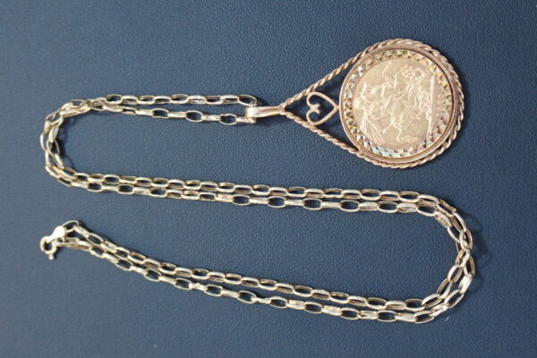 Young Victoria Full Sovereign 1880 Gold Heart Rope Pendant #427