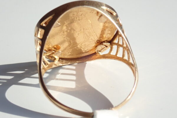 22ct Gold Half Sovereign - Mount 9ct Gold Basket Mount 6.72 grams Size Y #242