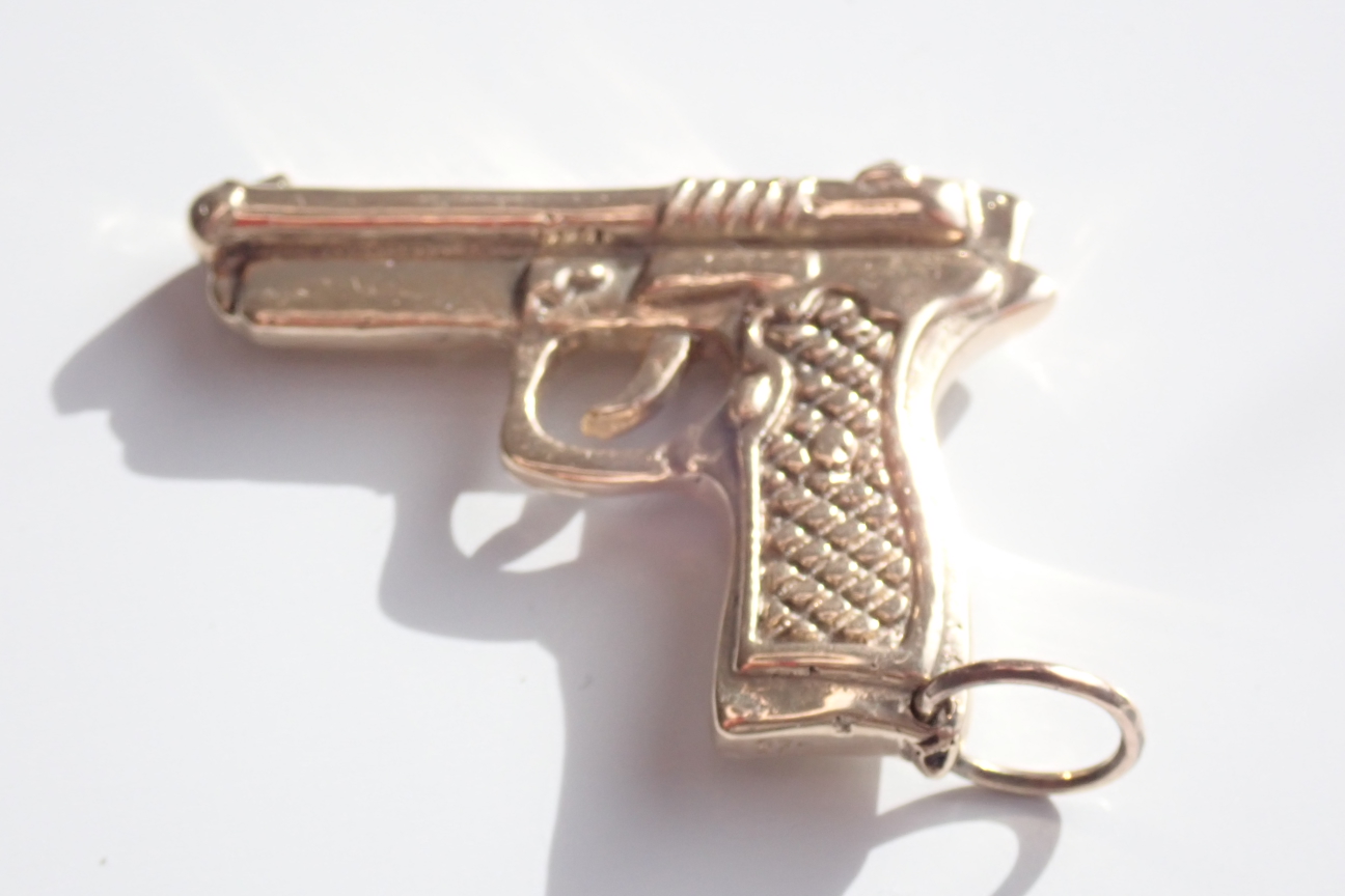 375 9ct Yellow Gold Pistol Gun Pendant 